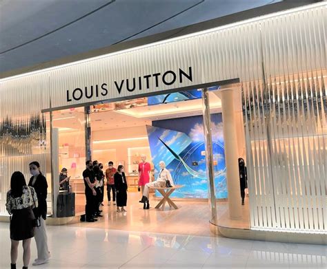 Images of the Day: King Power opens Louis Vuitton and Chanel .